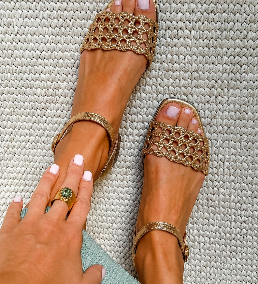 Ginevra | Sandale aurii perforate