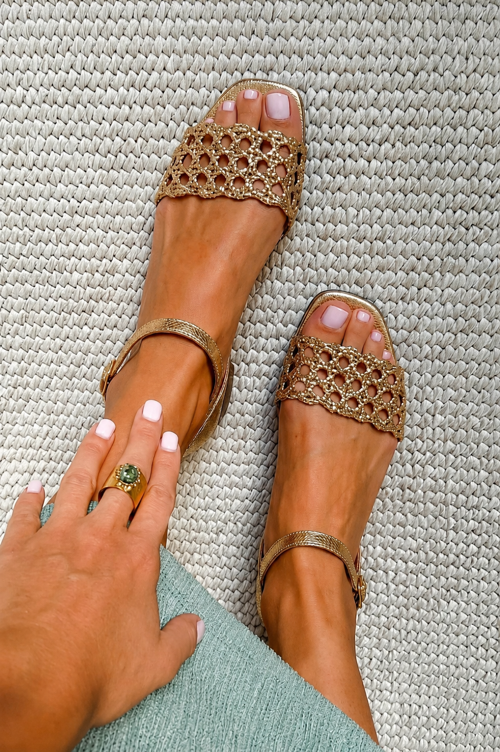 Ginevra | Sandale aurii perforate