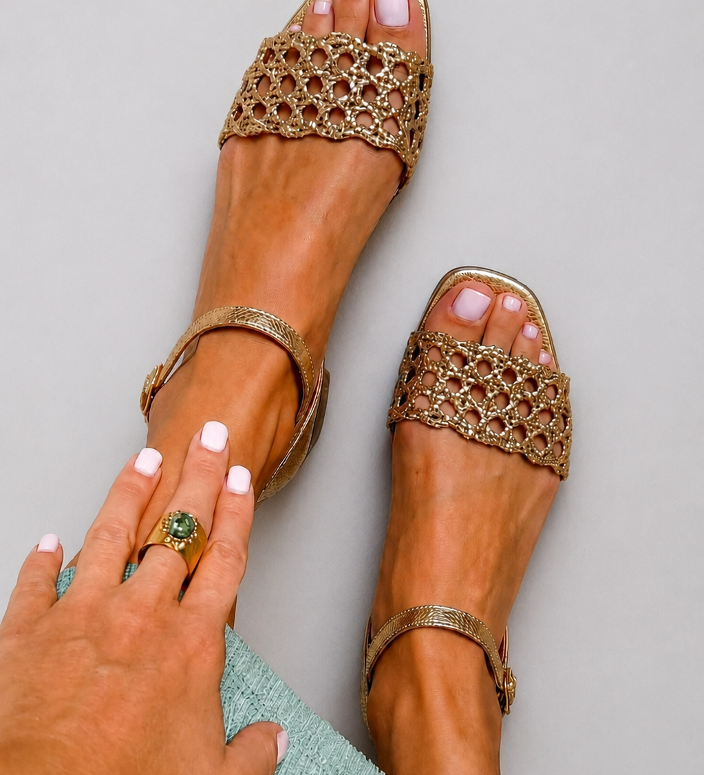 Ginevra | Sandale aurii perforate